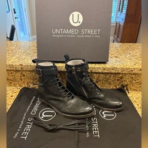 UNTAMED STREET New in Box Sloane Black Leather Biker Lace Zip Up Boots Size 7
